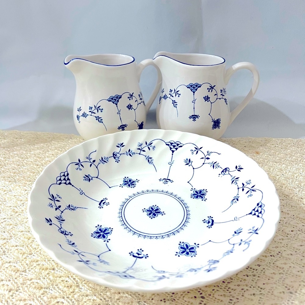 3pc Vintage Finlandia Queen’s set of 3 pieces. 1 Rim soup bowl 8”, & 2 creamers.